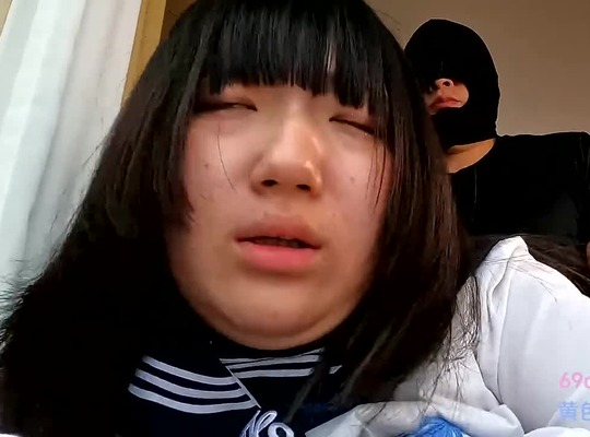 FC2PPV-4921378十八岁少女三度处子羞涩欢愉内射