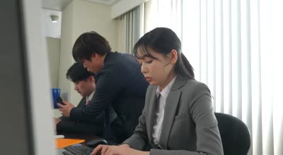 FNS-031 信頼していた上司に里切られキメセク渍けで取引先にSEX上纳された美人女子社员 时田亜美