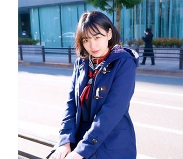 SRYA-041 【合法ロ●野外でリモバイ徘徊の巻】メンタルがヘラってる年顷の子ほどイージーに教育できるの草。そんな制服姿のままでリモバイINで街中