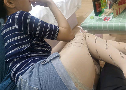 灌醉后强上了03年妹妹舔逼后操哭最后射在屁股上