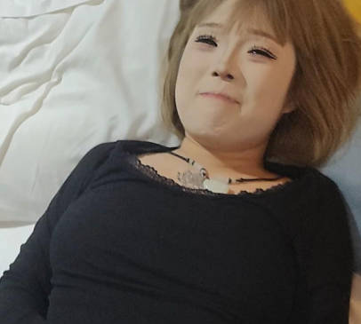 最新18岁技校全纹身小妹全脸无套内射血他妈都操出来了