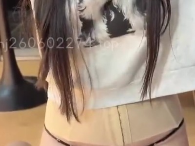 背着老公和情人去酒店甜蜜约会做爱时自己拍自己感觉好羞耻啊