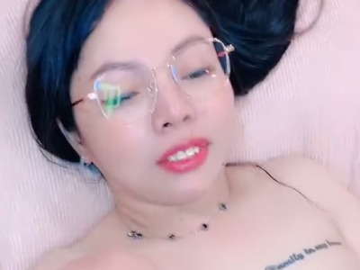 戴眼镜的少妇被老公叫来和非州大屌黑人一起三通-吊毛黑人