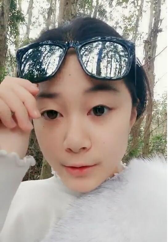 大<span style="color: #ff5b82">学</span><span style="color: #ff5b82">生</span>校园后山茶园打野战