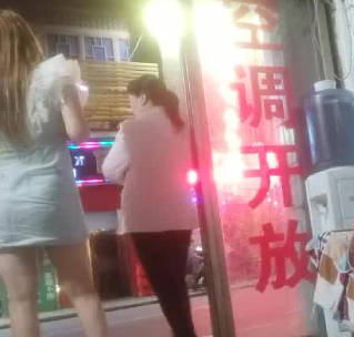 直播大神探鸡窝操站街<span style="color: #ff5b82">女</span>