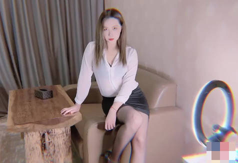 男老板肉棒奖励<span style="color: #ff5b82">女</span>秘书-阿蛇姐姐