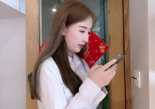 极品少<span style="color: #ff5b82">女</span>肉体换取医药费-金善雅
