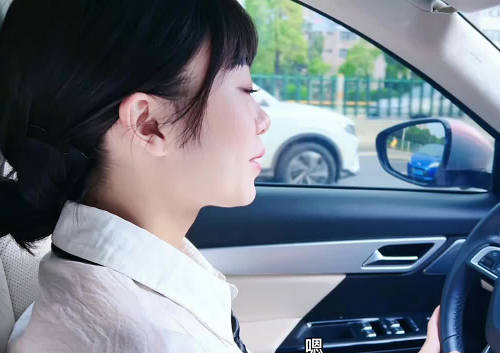 都市年轻<span style="color: #ff5b82">女</span>白领老板私人秘书
