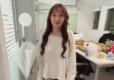 娃娃脸美<span style="color: #ff5b82">女</span>主动求多人群操