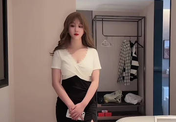 美<span style="color: #ff5b82">女</span>秘书做错事用肉体乞求老板原谅
