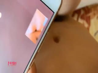 91大神呆哥最新佳作老公电话系列后续-人妻老公生气挂断电话又打给前男友,我又给我小情人开视频一起做,<span style="color: #ff5b82">内</span><span style="color: #ff5b82">射</span>人妻!