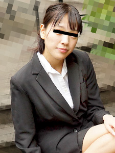一个想要工作、害羞但愿意做任何事情的女大<span style="color: #ff5b82">学</span><span style="color: #ff5b82">生</span> 泉绫