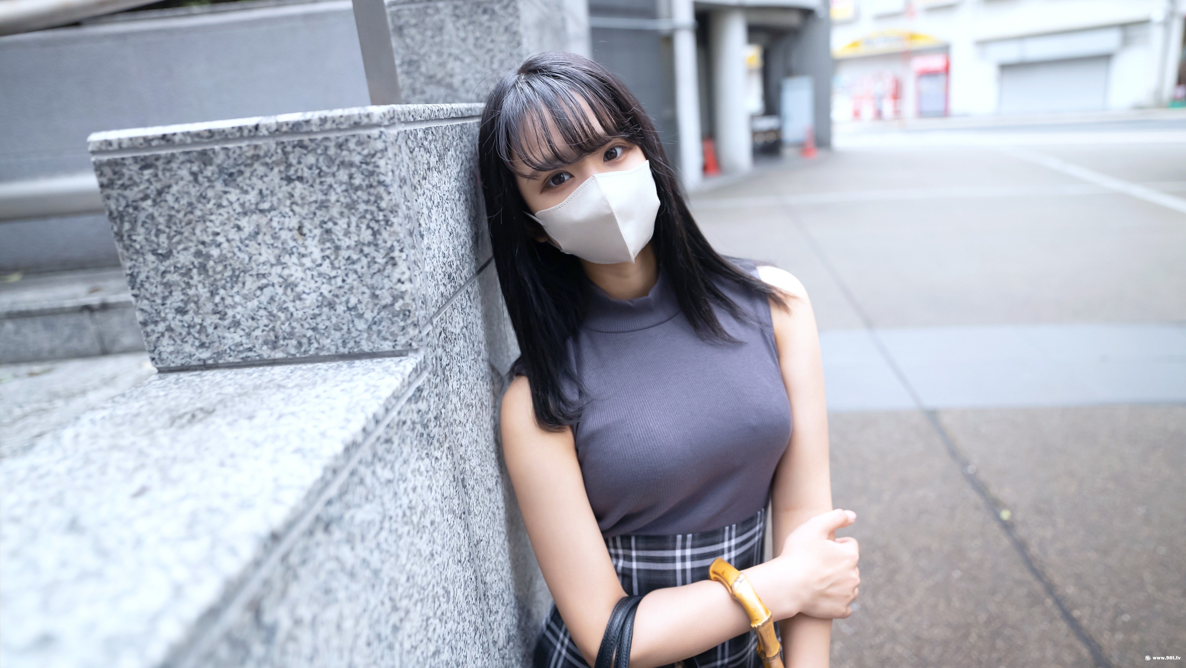 还什么颜色也没被染成的20岁刚成为的坦率巨乳的专门<span style="color: #ff5b82">学</span><span style="color: #ff5b82">生</span>···一边享受挤进住宿处摇晃的美乳!